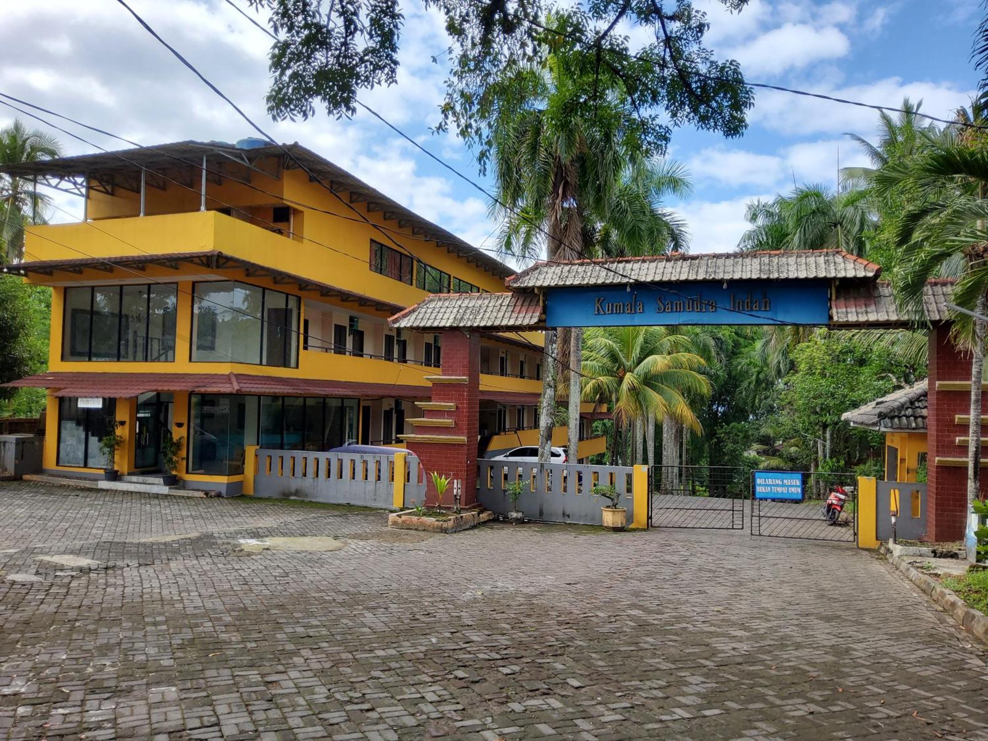 Cikakak Hotel Kumala Samudra מראה חיצוני תמונה